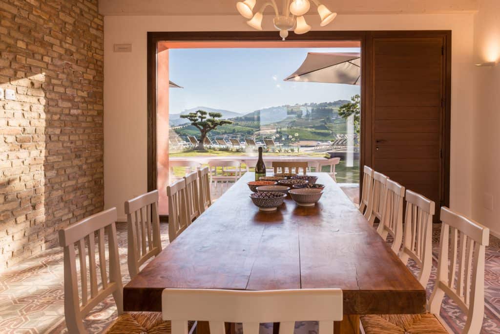 Sala da pranzo di Villa con Piscina privata in affitto a Ripatransone (AP) - Relais Tenuta Santori 