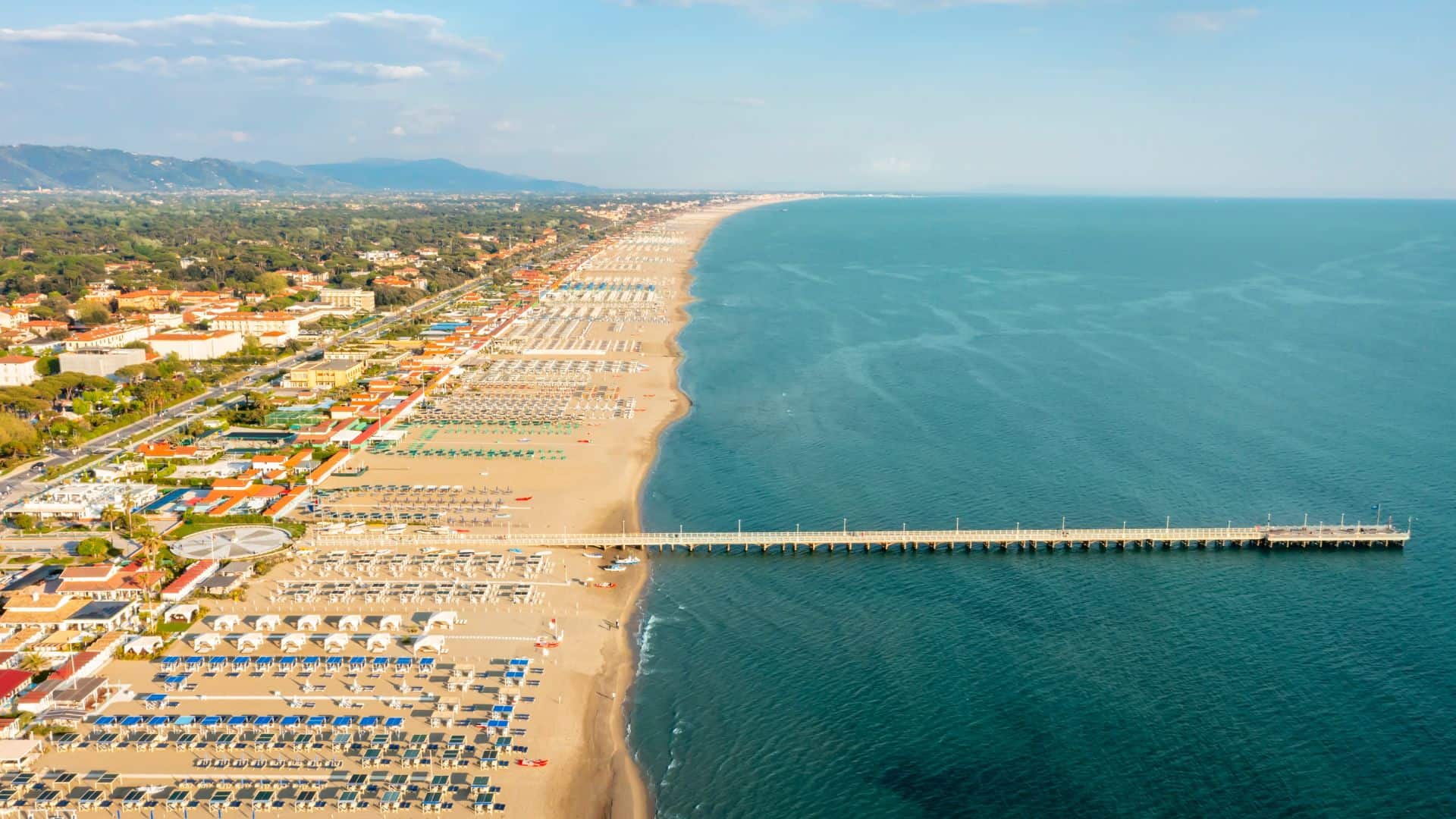 Il litorale della Versilia visto dall'alto
