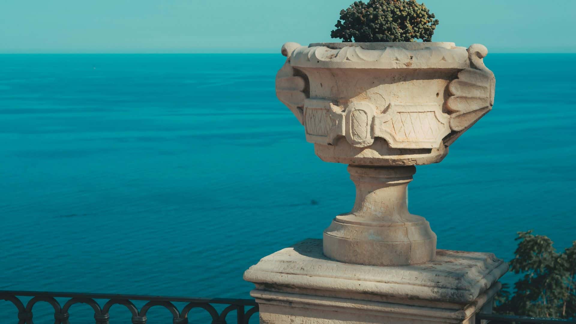 Scorcio sul mare da Acireale in Sicilia