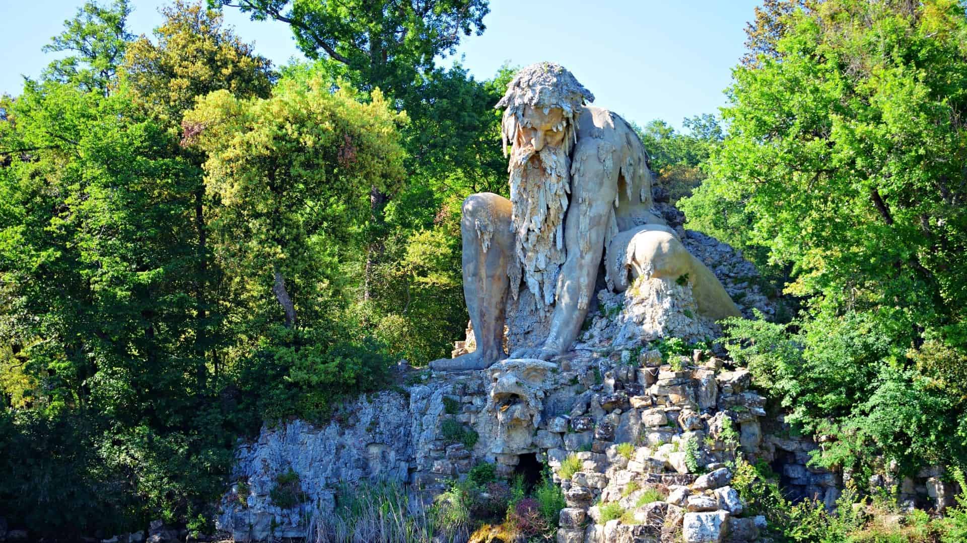 Il Colosso dell'Appennino nel parco di Villa Demidoff