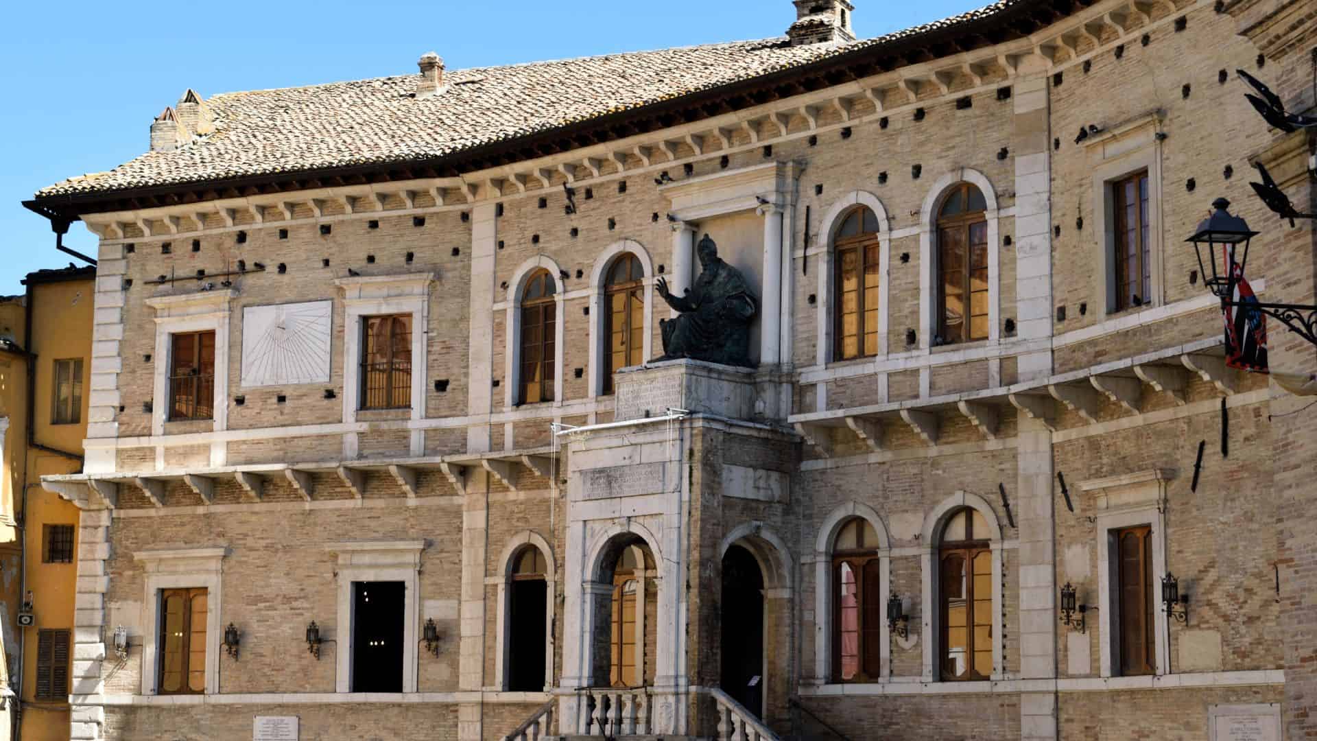 Palazzo nella città di Fermo nelle Marche