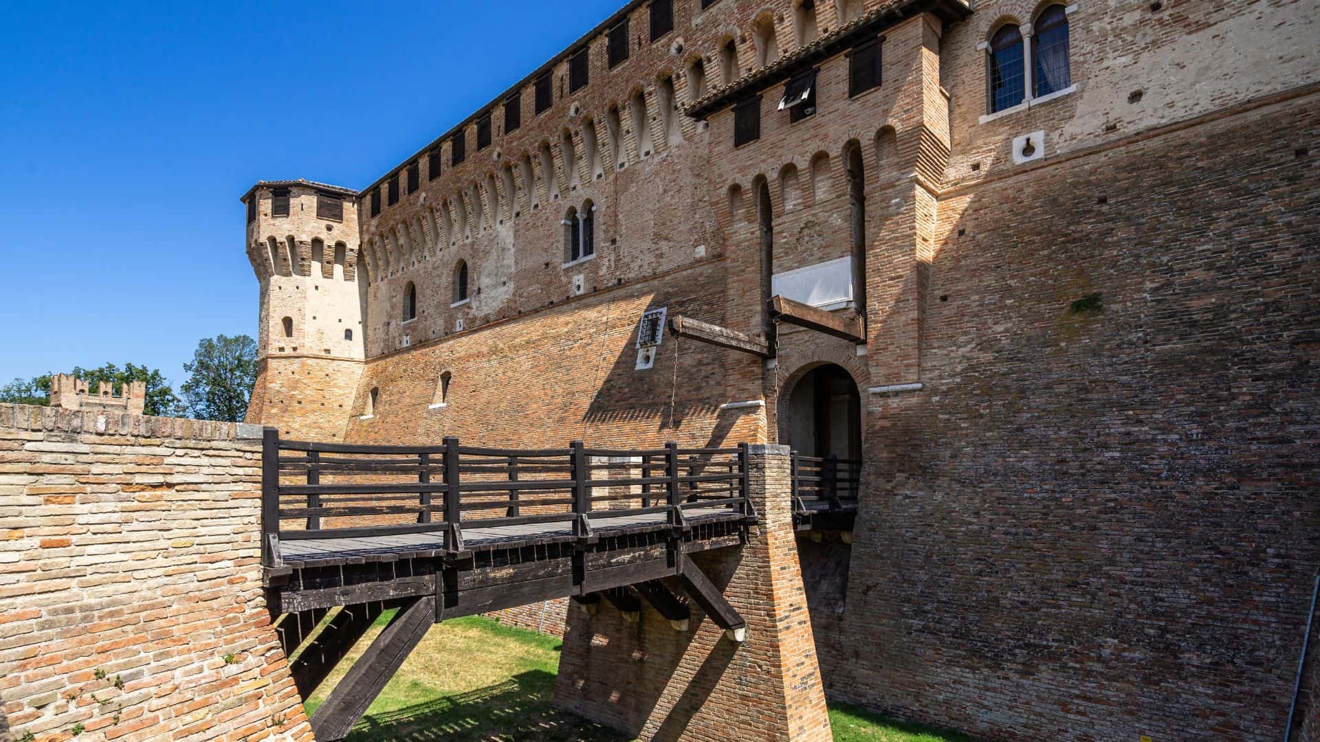 Il ponte levatoio per accedere alla Rocca di Gradara