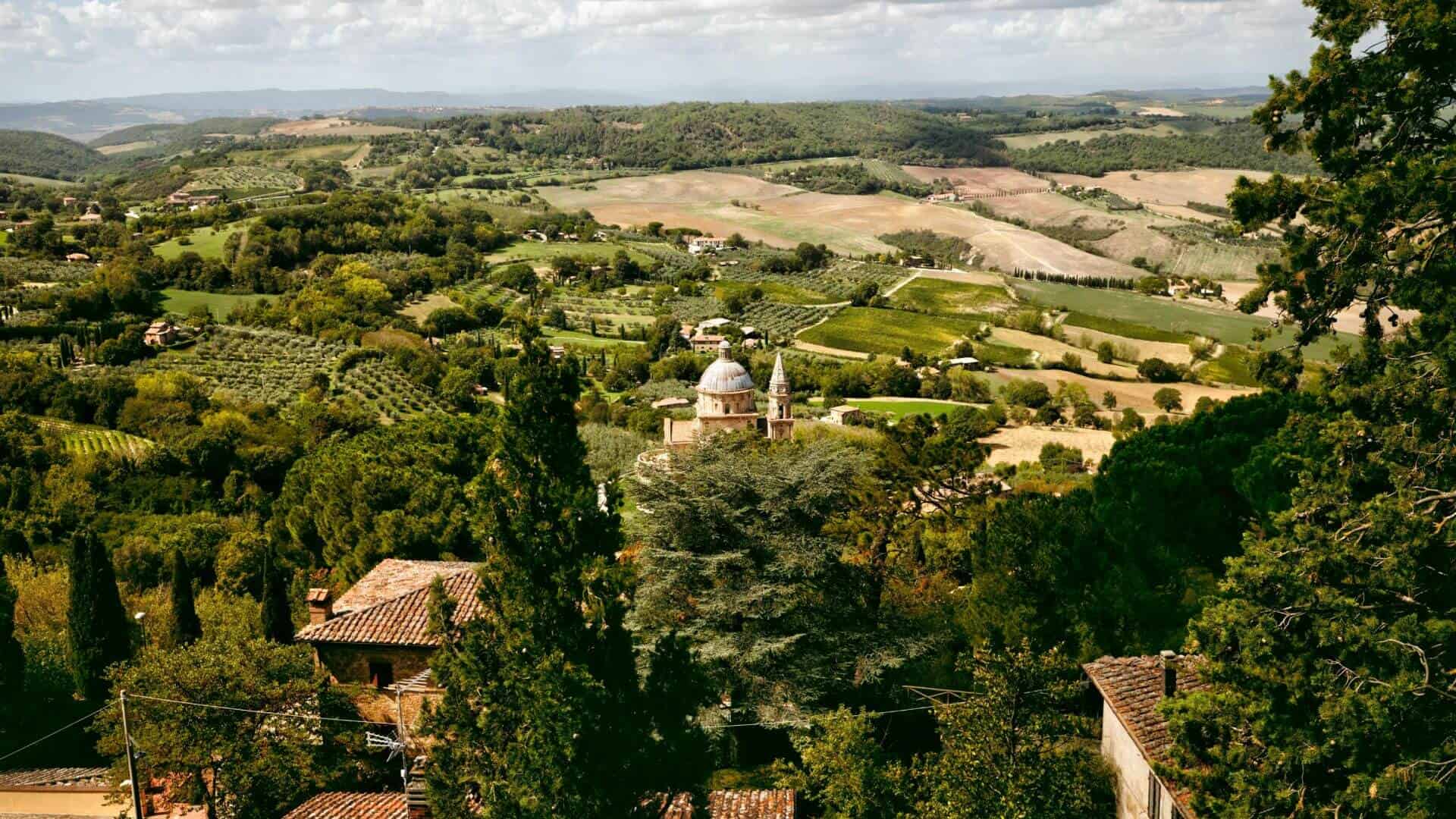 "Panoramica su una valle di Montepulciano. Foto di Gildo Cancelli"