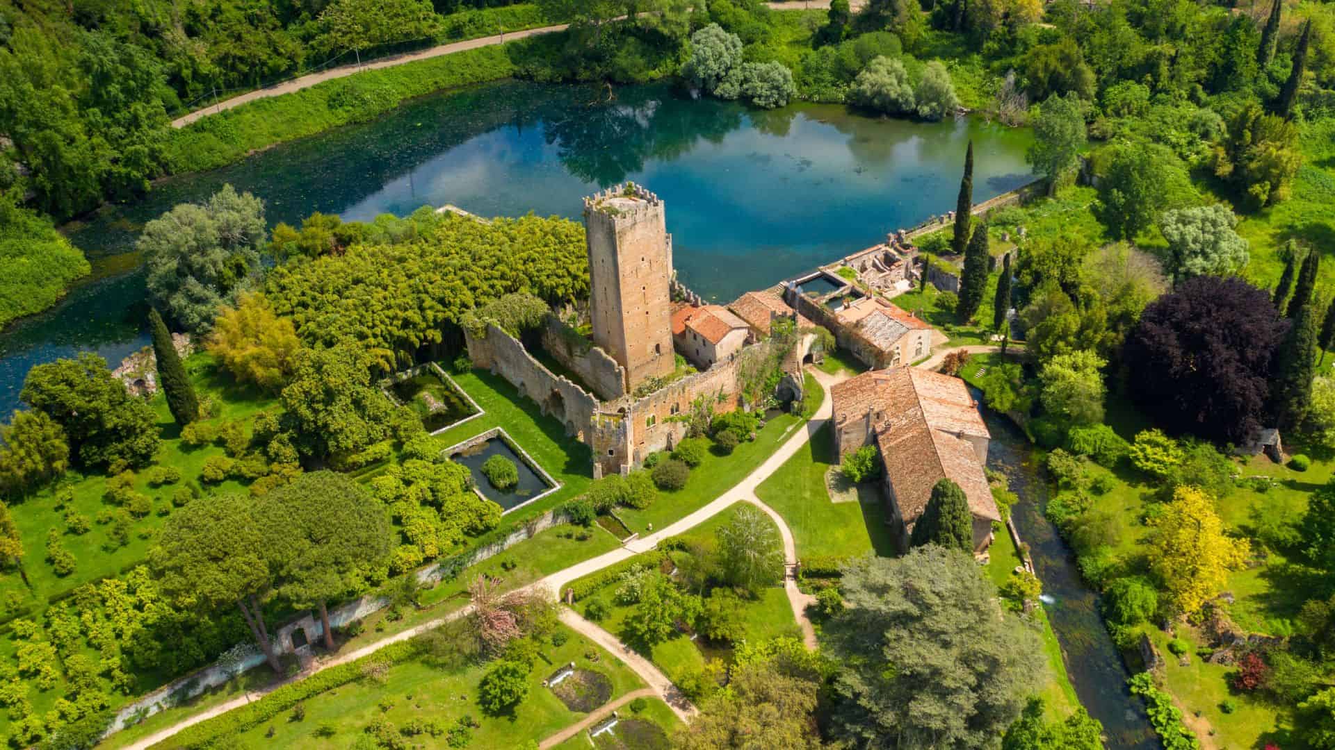 Un giardino visto dall'alto