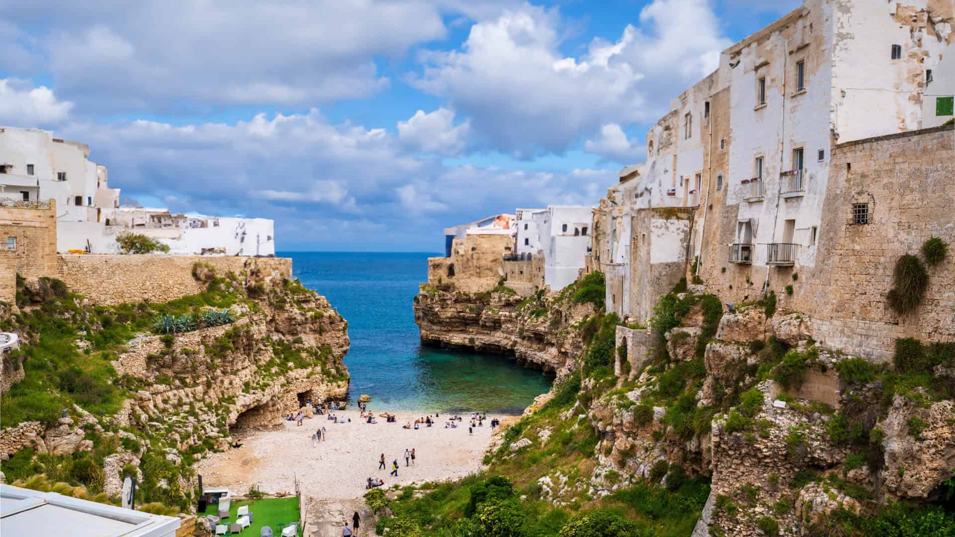 Una spiaggia di Polignano a Mare
