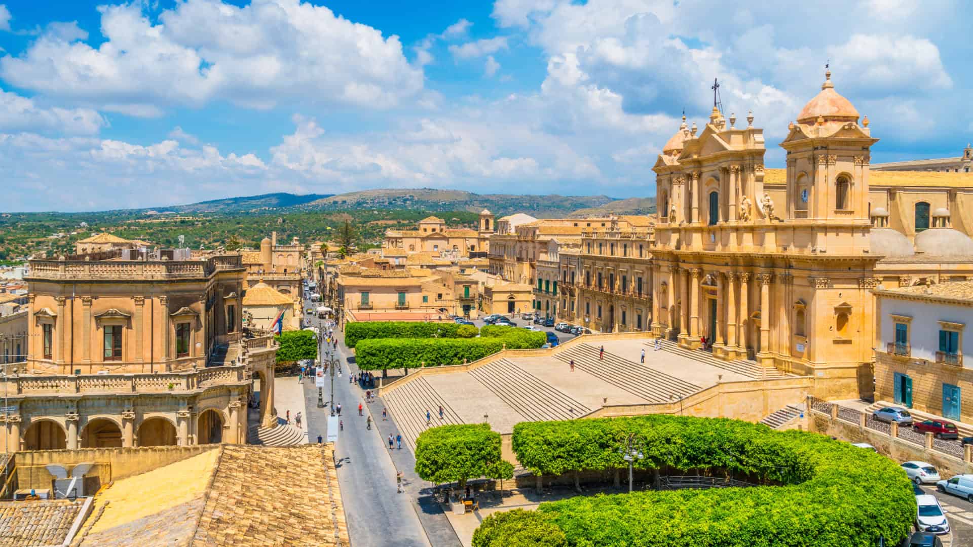 Cattedrale e Palazzo Ducezio a Noto in Sicilia