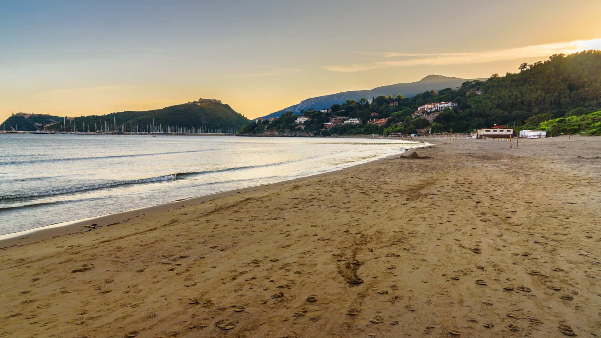La spiaggia della Feniglia in Toscana