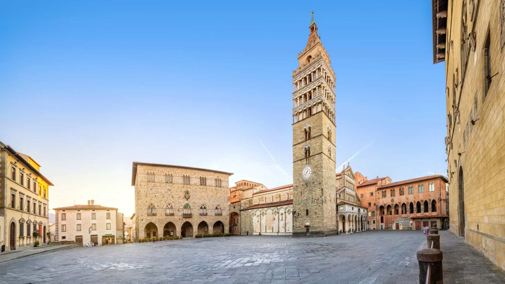 La piazza di Pistoia in Toscana