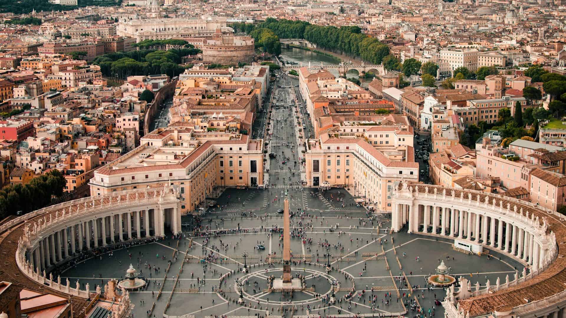 La città di Roma vista dal Vaticano. Foto di caleb miller