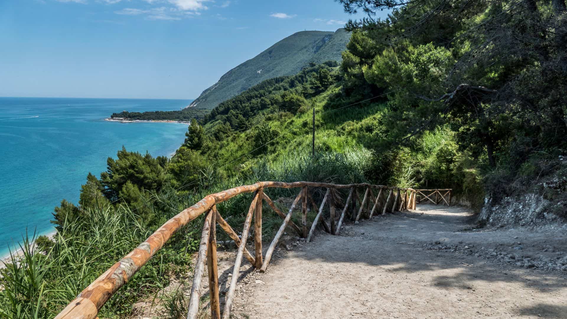 Sentiero nella natura del Monte Conero