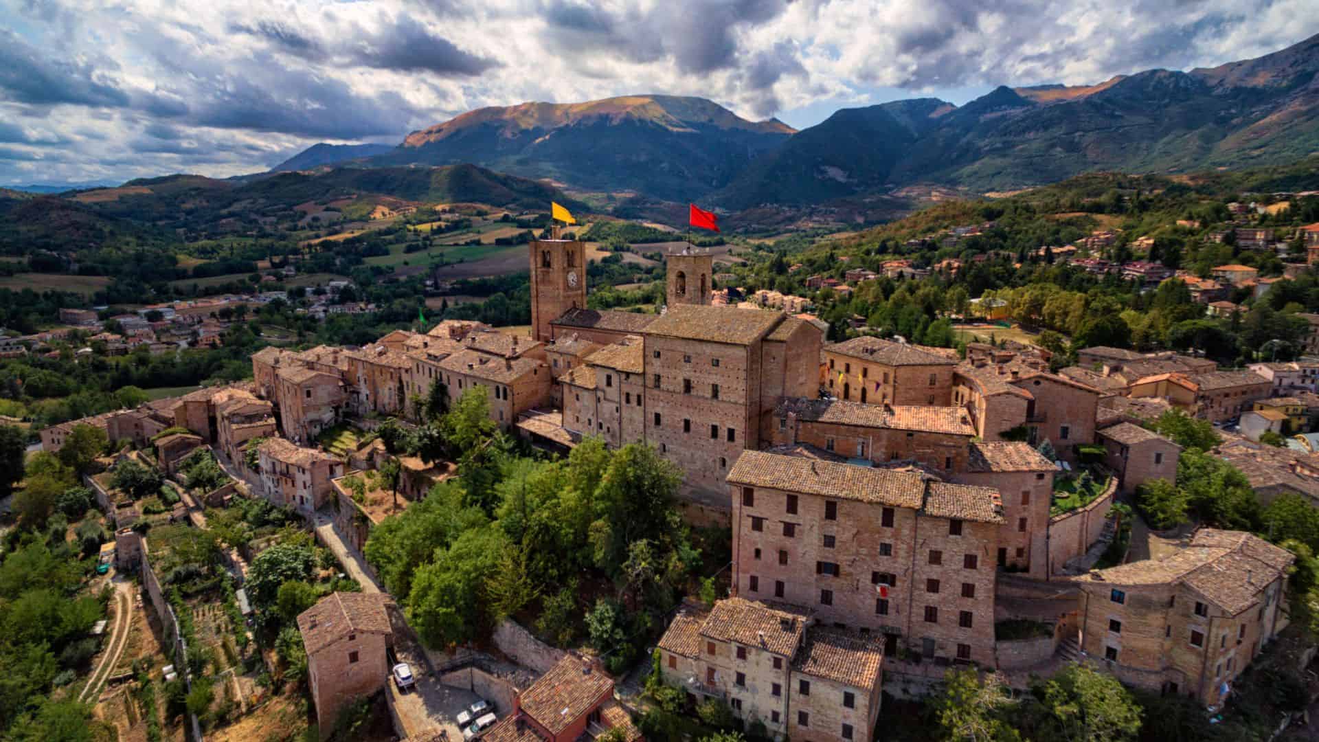 Il borgo di Sarnano nelle Marche
