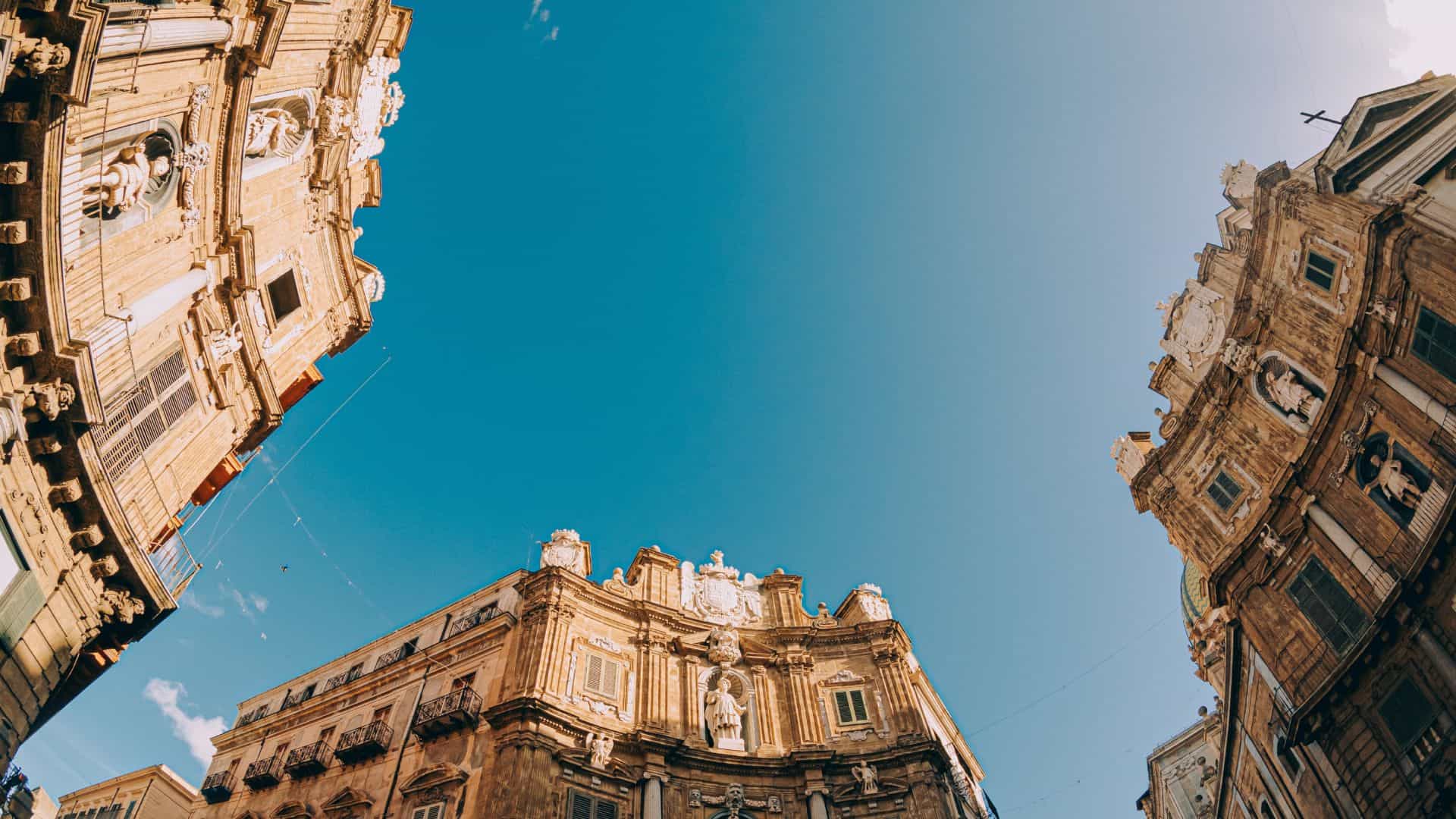 Palazzi di Palermo visti dal basso