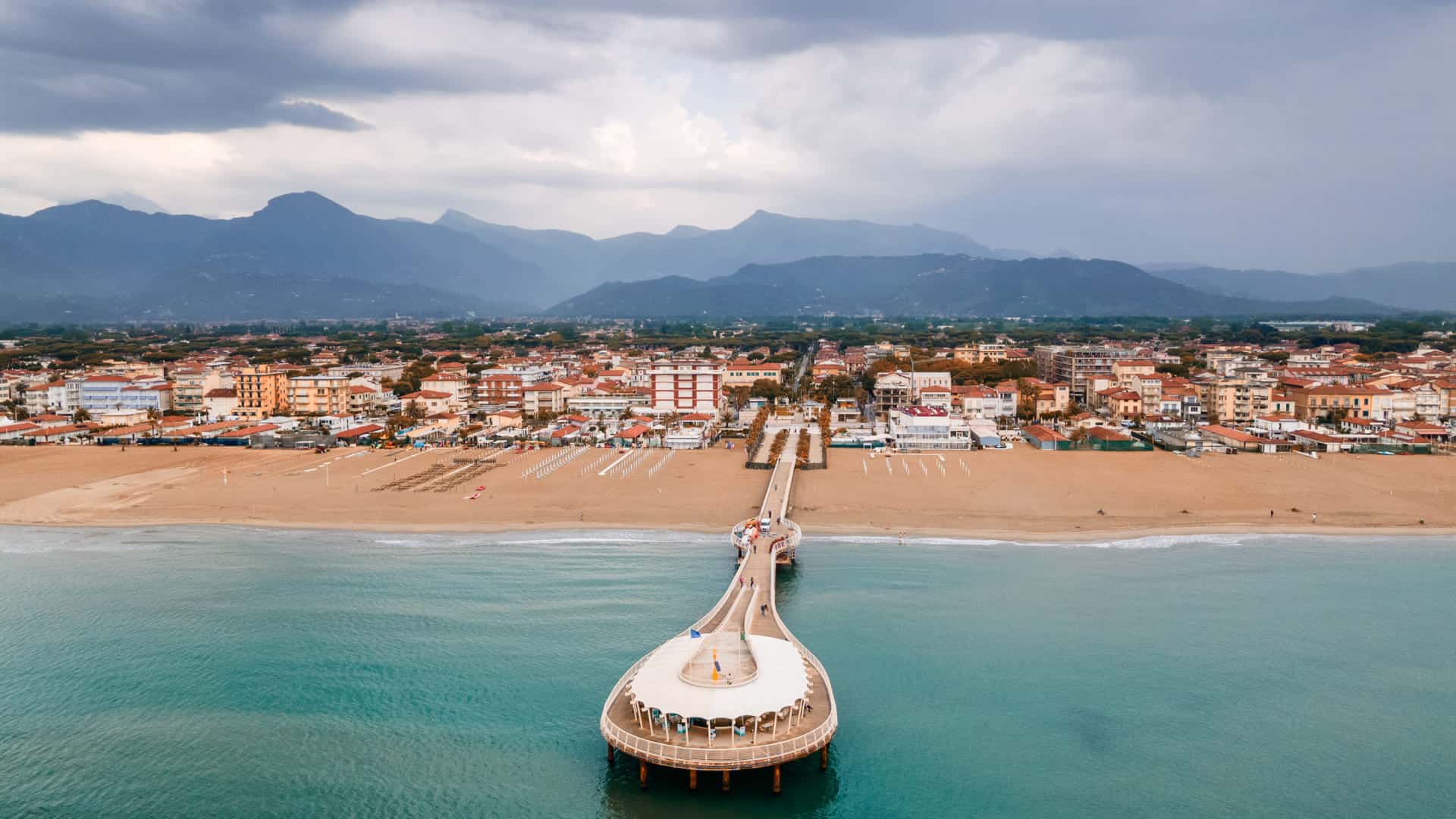 Il pontile sul mare del Lido di Camaiore a Viareggio