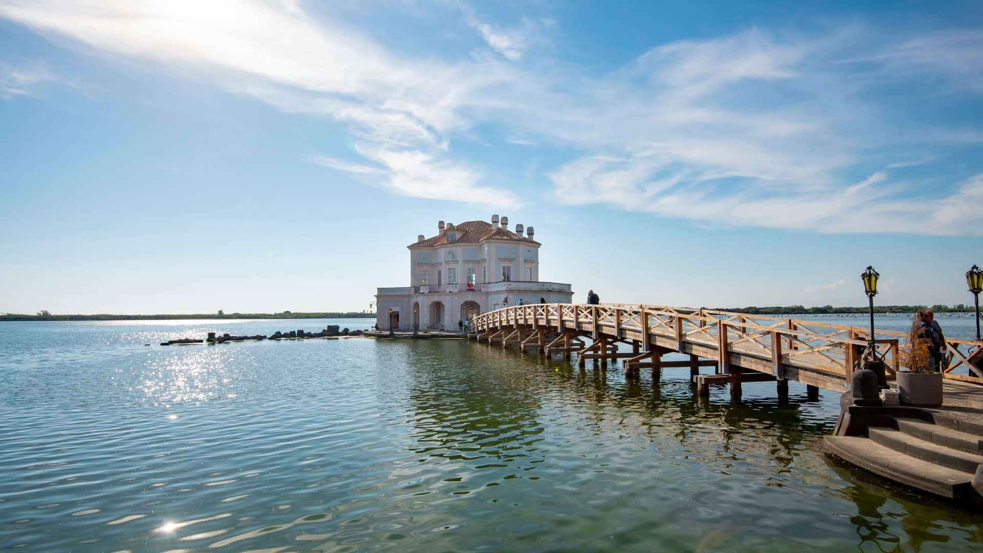 Casina Vanvitelliana nel Lago Fusaro