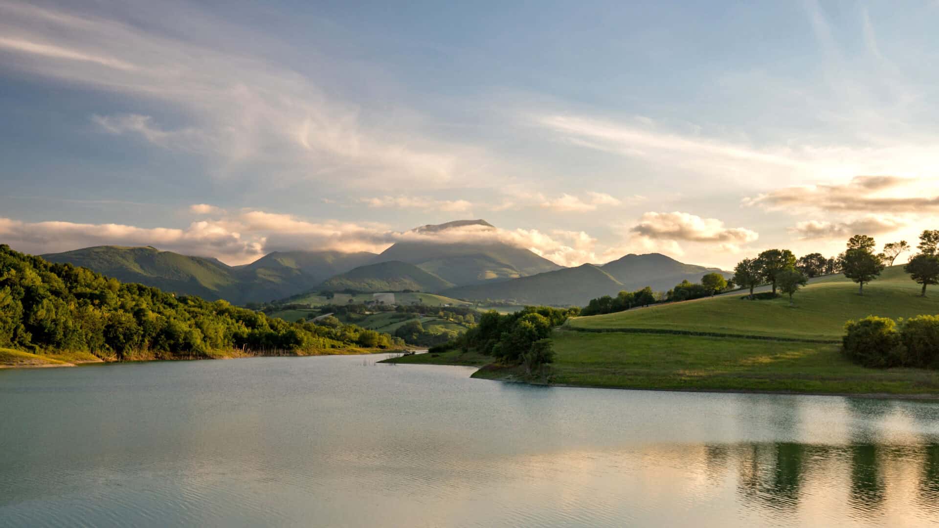Cingoli-See Panoramaansicht