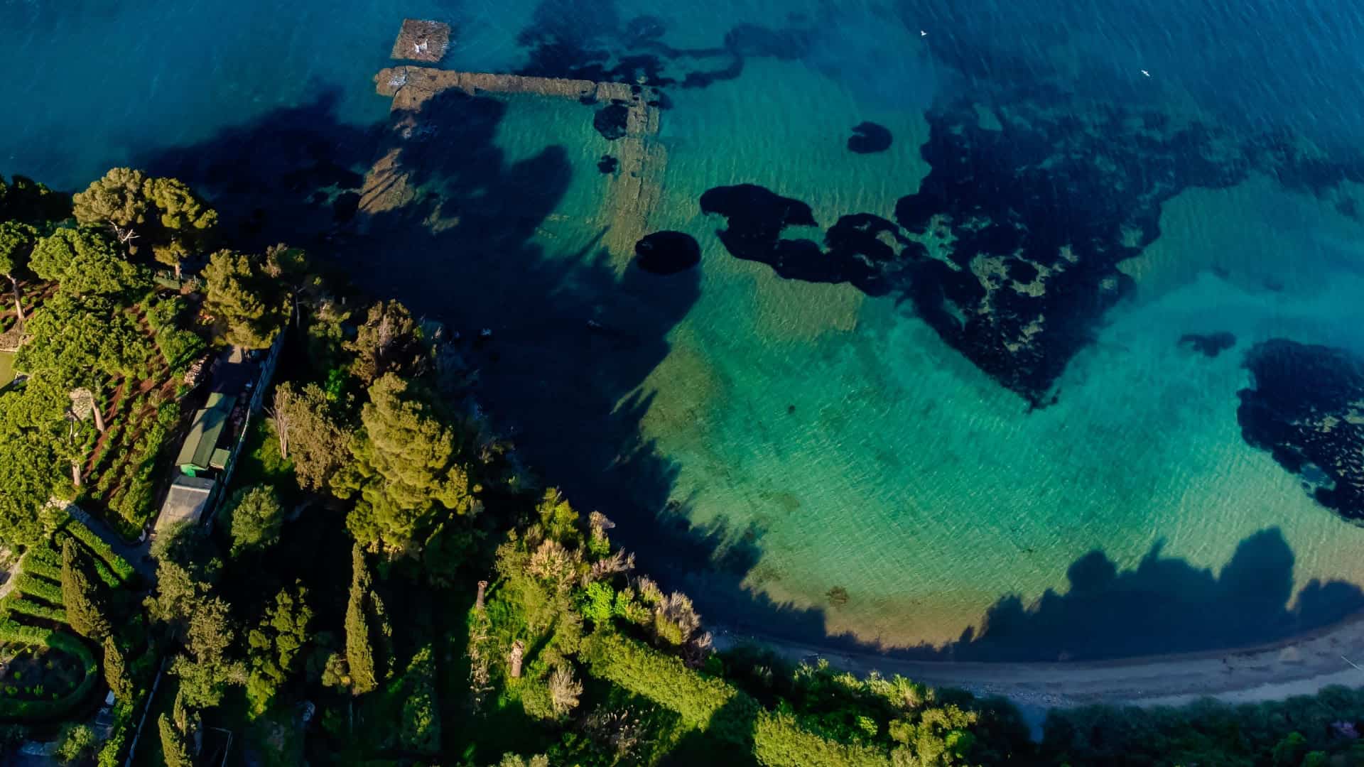 Vista dall'alto su Bagni di Domiziano nell'Argentario