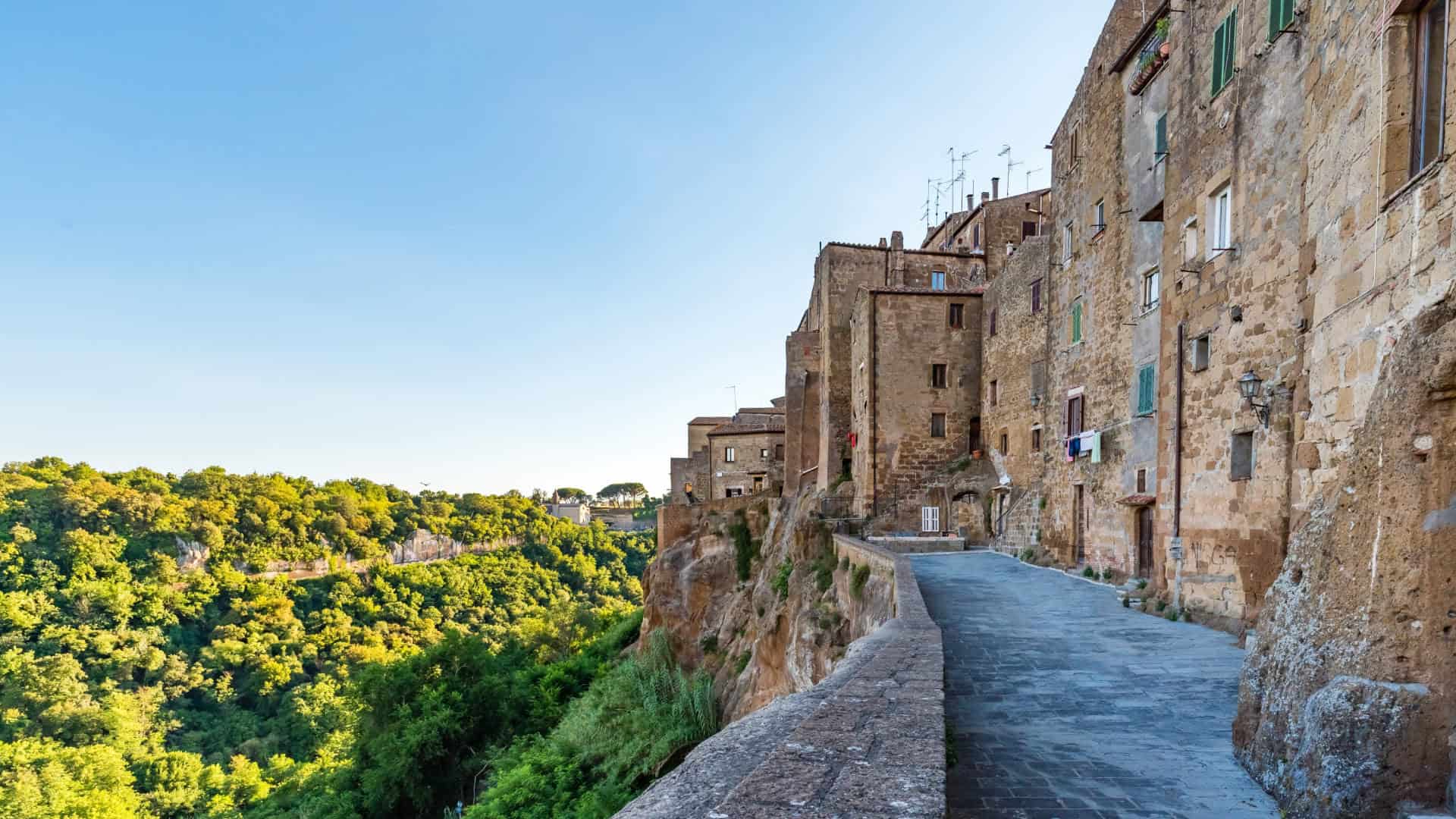 Strade di Pitigliano in Toscana