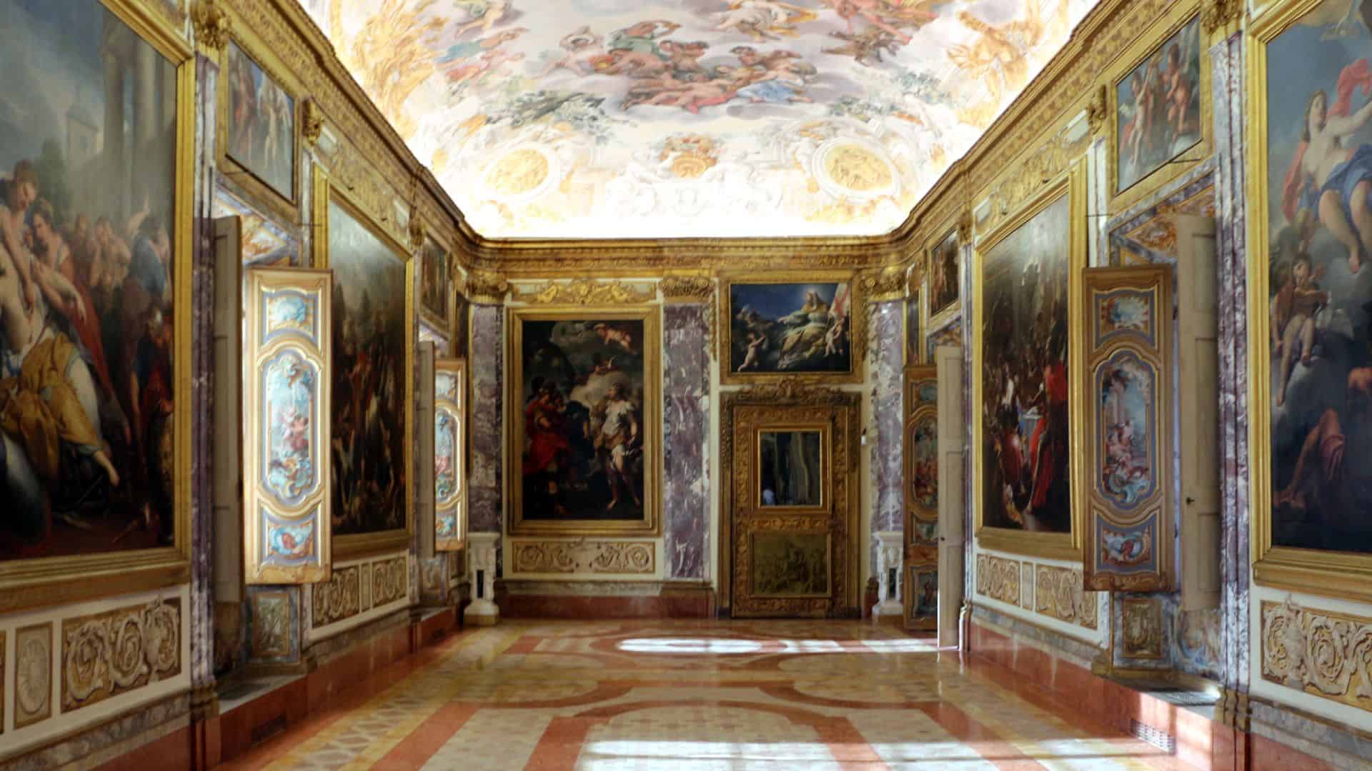 Dentro del palazzo Buonaccorsi. Foto di Saliko