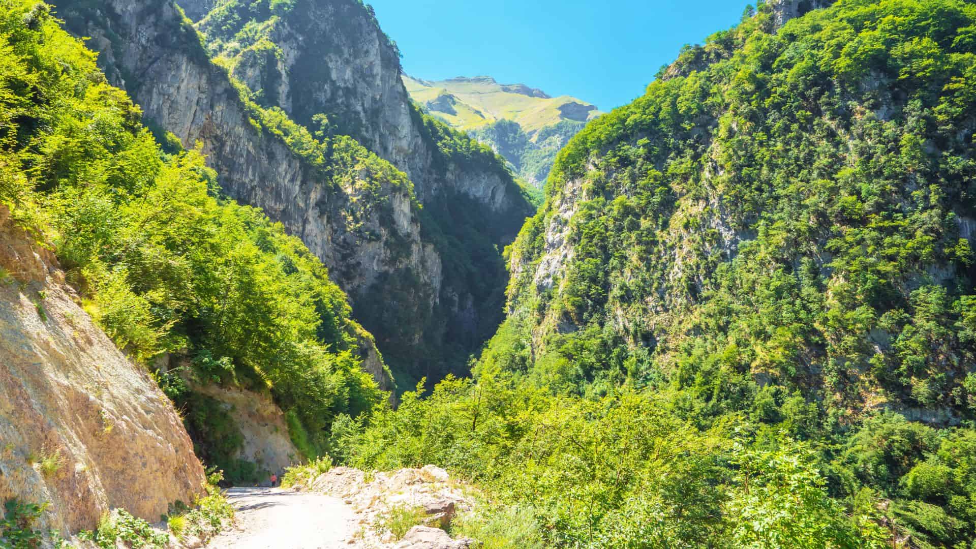 La Gola dell’Infernaccio e l'Eremo di San Leonardo