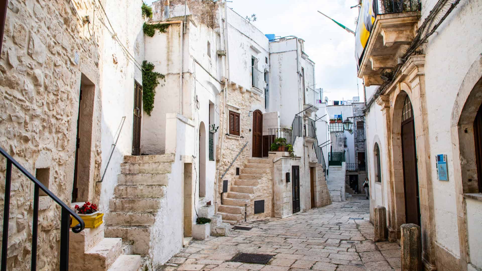 Strade di Cisternino in Puglia