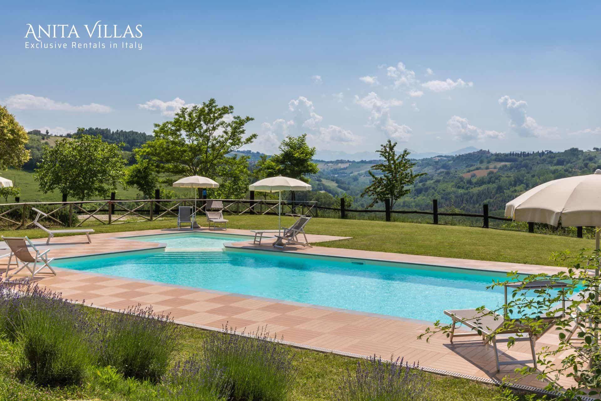 Affittare case vacanza con piscina nelle Marche